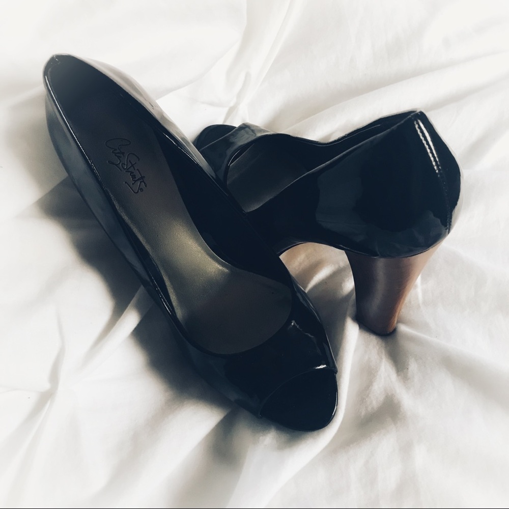 Peep toe platform heel with faux wood heel